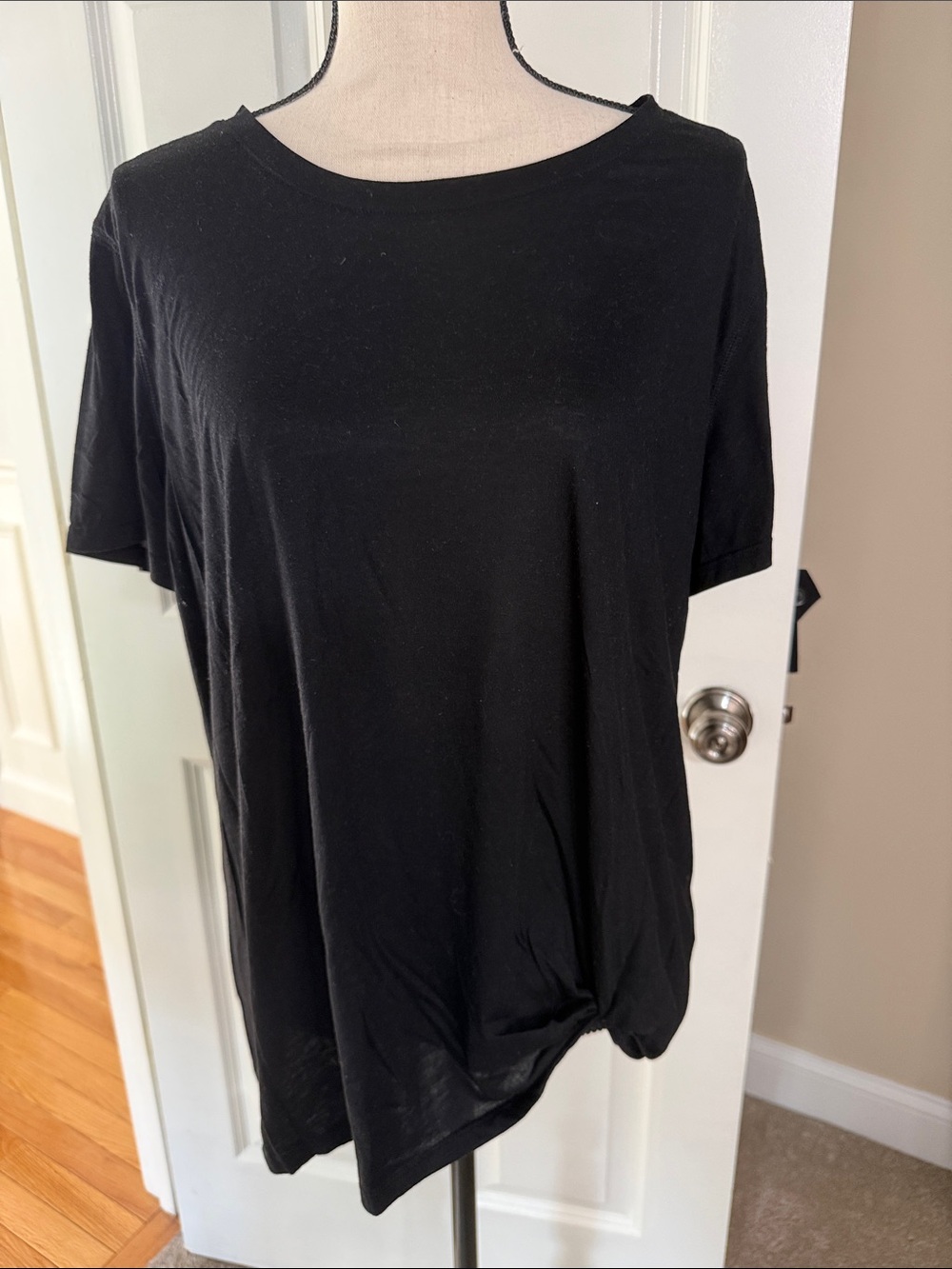 Old Navy Black Short Sleeve Twist Hem Tee